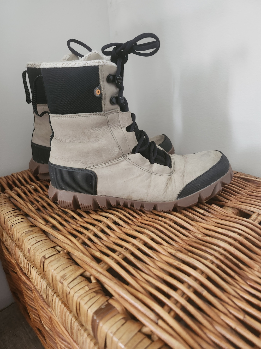 Sorel Women's Beige Winter Boots  Size 6 1/2"